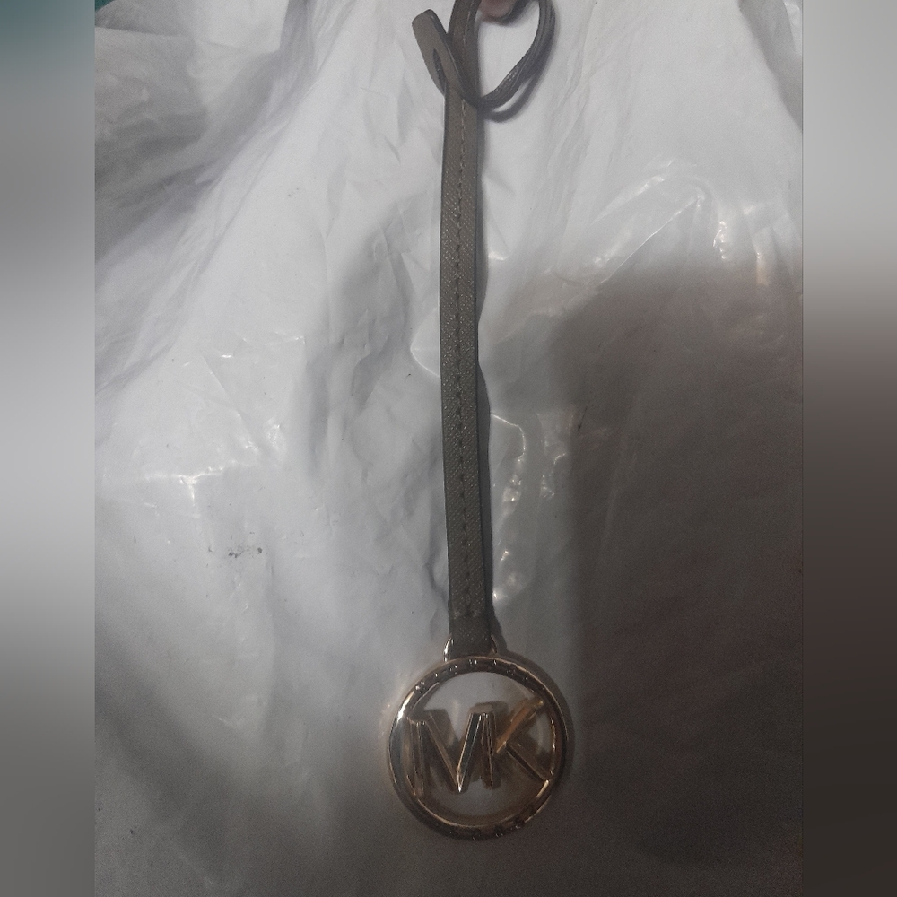 Michael Kors MK Purse Bag Tag Charm gold with leather strap